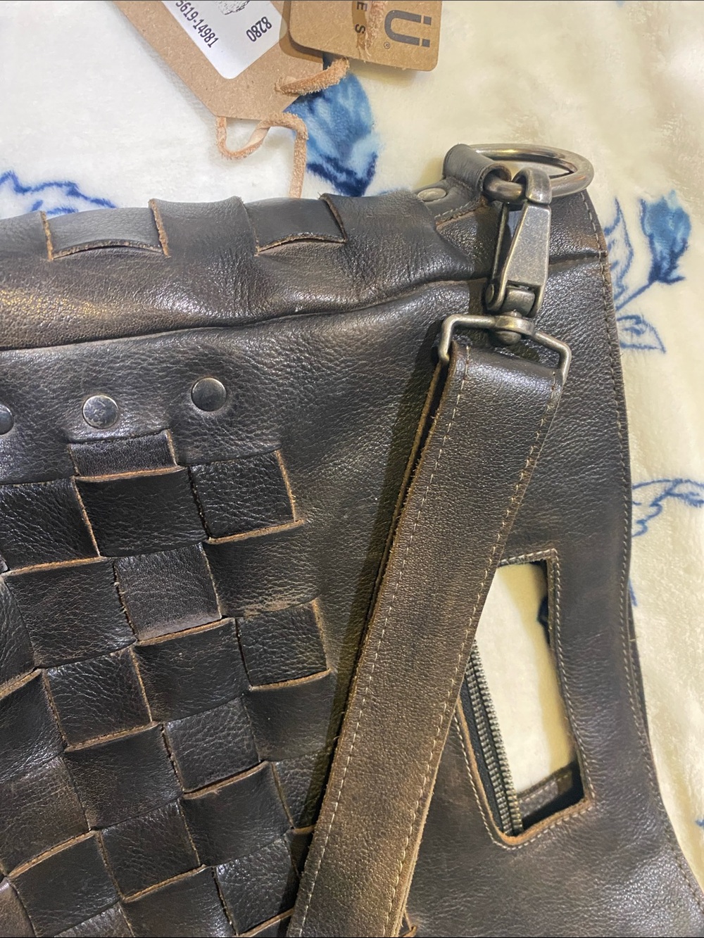 BED|STU Orchid Black Rustic Woven Leather Messenger Bag - Picture 4 of 16